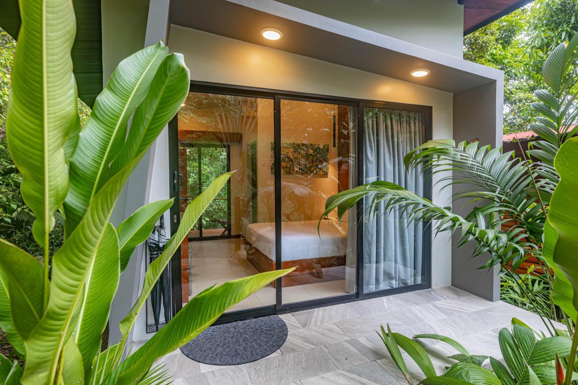 Tropical Forest Bungalow,750304673:JPEG